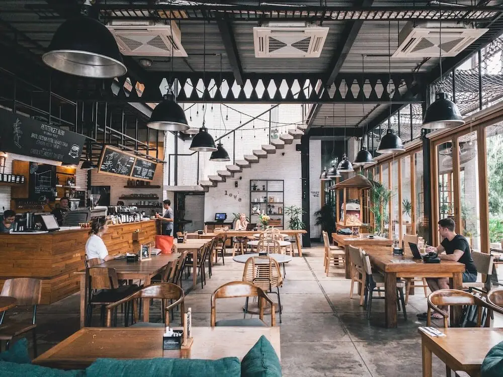 Które restauracje w Warszawie serwują owoce morza?